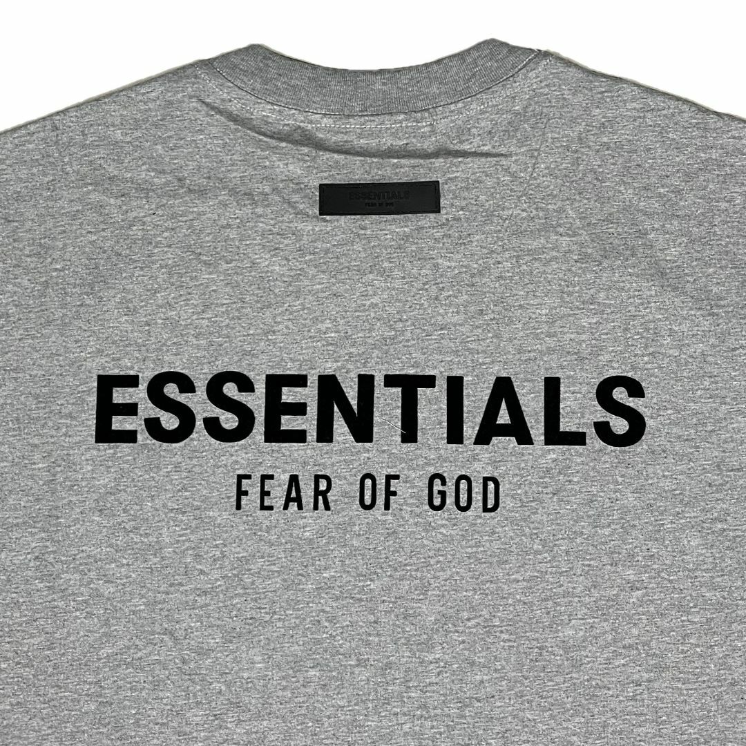 FEAR OF GOD(フィアオブゴッド)のFOG エッセンシャルズ バックロゴ 半袖 Tシャツ ダークグレー M メンズのトップス(Tシャツ/カットソー(半袖/袖なし))の商品写真