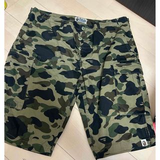 アベイシングエイプ(A BATHING APE)の激レアXL！BAPEファーストカモカーゴショーツ緑迷彩(ショートパンツ)