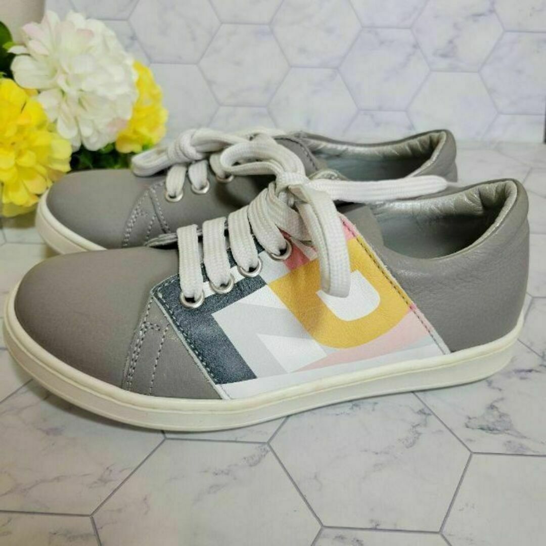 FENDI - FENDI お洒落 ロゴ入り スニーカー スポーツ お出かけに