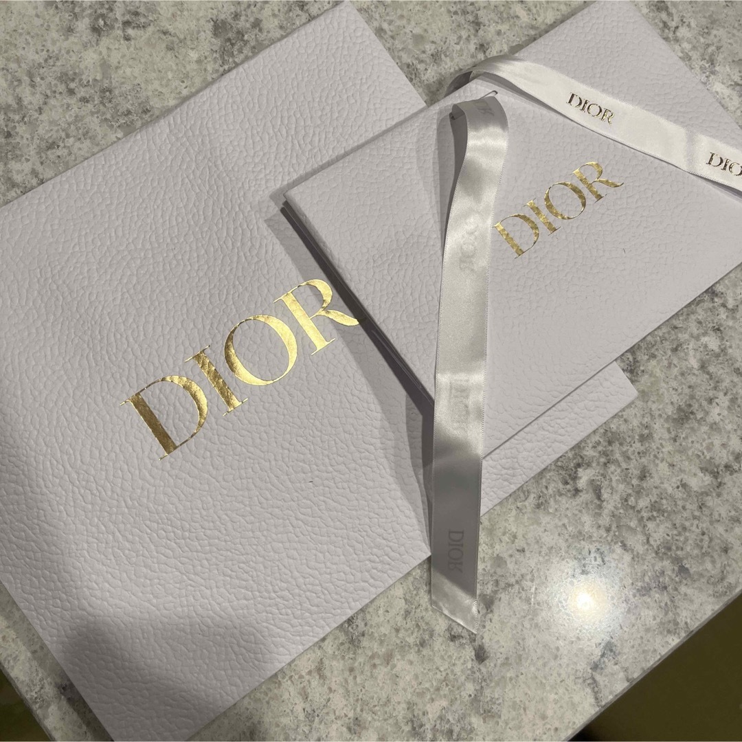Christian Dior(クリスチャンディオール)のDior  紙袋 ショッパー　大サイズ　リボン付き　ショップ袋　ゴールドロゴ レディースのバッグ(ショップ袋)の商品写真