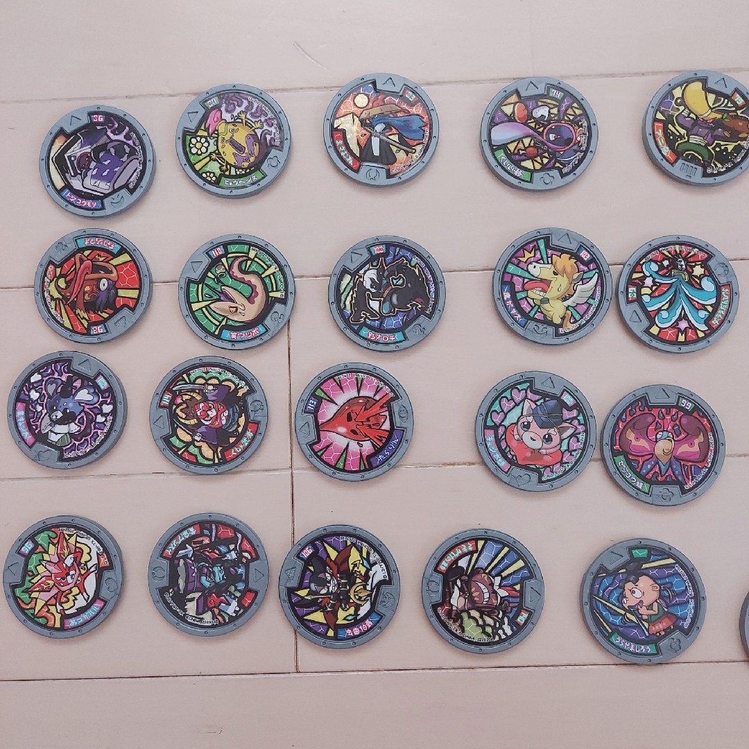 BANDAI(バンダイ)の妖怪ウォッチ　妖怪メダル　136枚 エンタメ/ホビーのおもちゃ/ぬいぐるみ(キャラクターグッズ)の商品写真