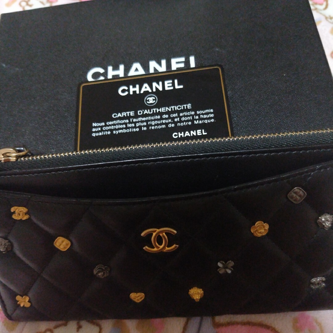 CHANEL(シャネル)のシャネル 財布 CHANELスリムウォレットマトラッセフラット財布 希少レア人気 レディースのファッション小物(財布)の商品写真