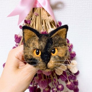 【週末SALE】羊毛フェルト　猫 ちゃん　ブローチ【サビ猫】(その他)