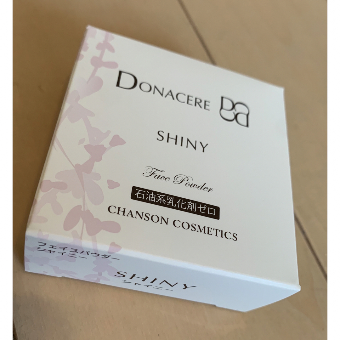 CHANSON COSMETICS(シャンソンケショウヒン)のシャンソン化粧品　ドナチェーレ　フェイスパウダー　シャイニー８g コスメ/美容のベースメイク/化粧品(フェイスパウダー)の商品写真