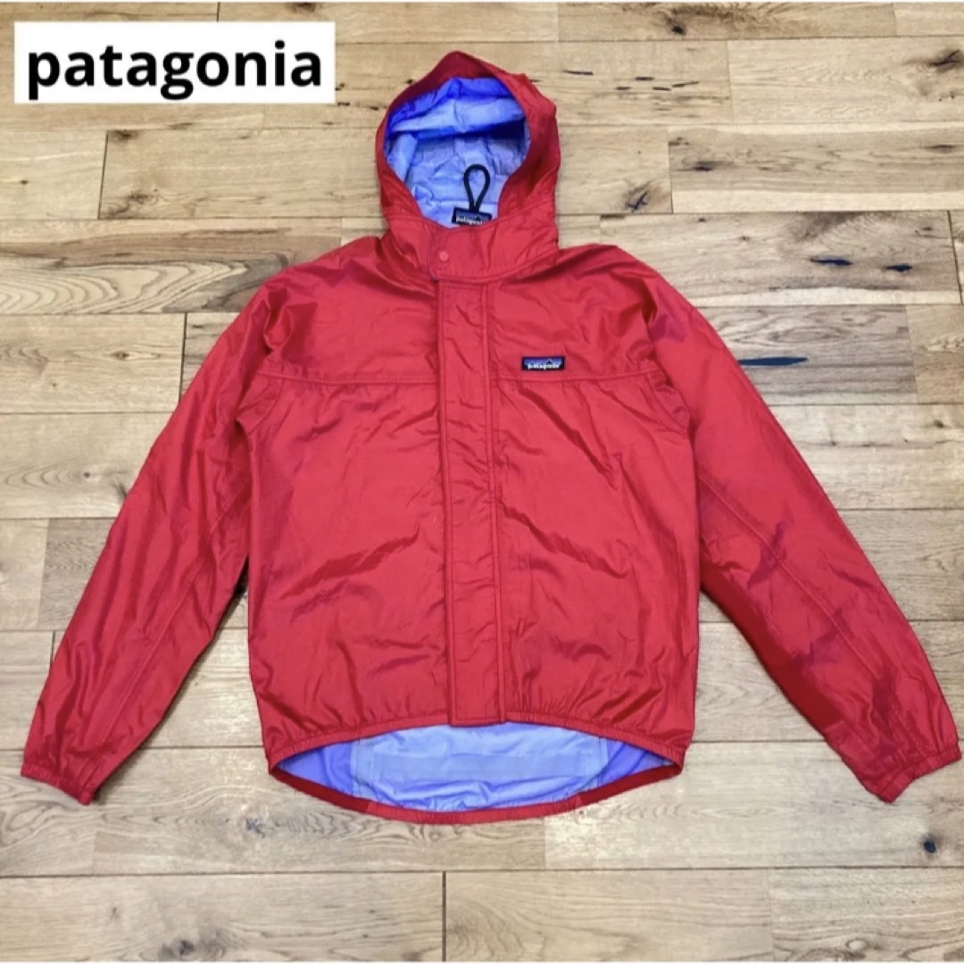 patagonia(パタゴニア)の送料込み　パタゴニア　ナイロンジャケット　レッド　XS レディースのジャケット/アウター(ナイロンジャケット)の商品写真