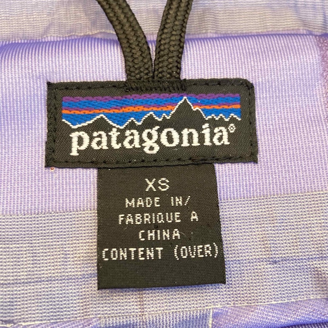 patagonia(パタゴニア)の送料込み　パタゴニア　ナイロンジャケット　レッド　XS レディースのジャケット/アウター(ナイロンジャケット)の商品写真