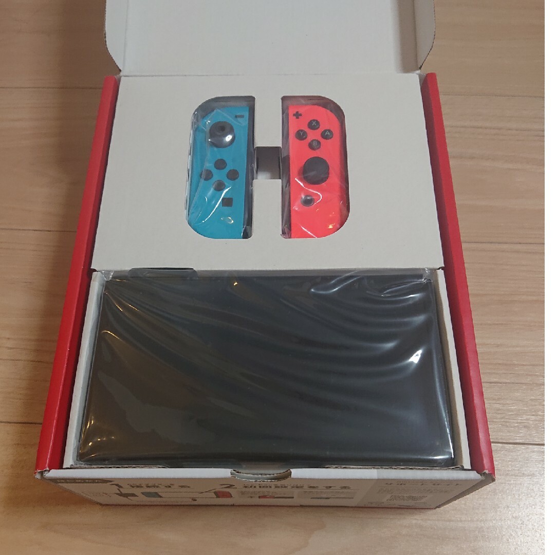 Nintendo Switch(ニンテンドースイッチ)の【美品】Nintendo Switch(有機ELモデル) エンタメ/ホビーのゲームソフト/ゲーム機本体(携帯用ゲーム機本体)の商品写真