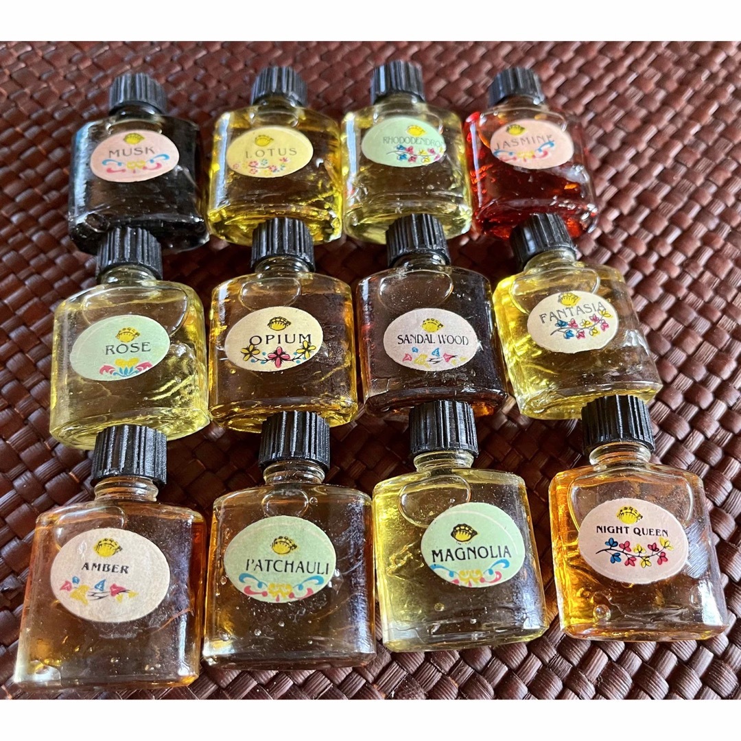ヴィンテージナチュラルパヒュームオイル12種類アソートセット コスメ/美容の香水(その他)の商品写真