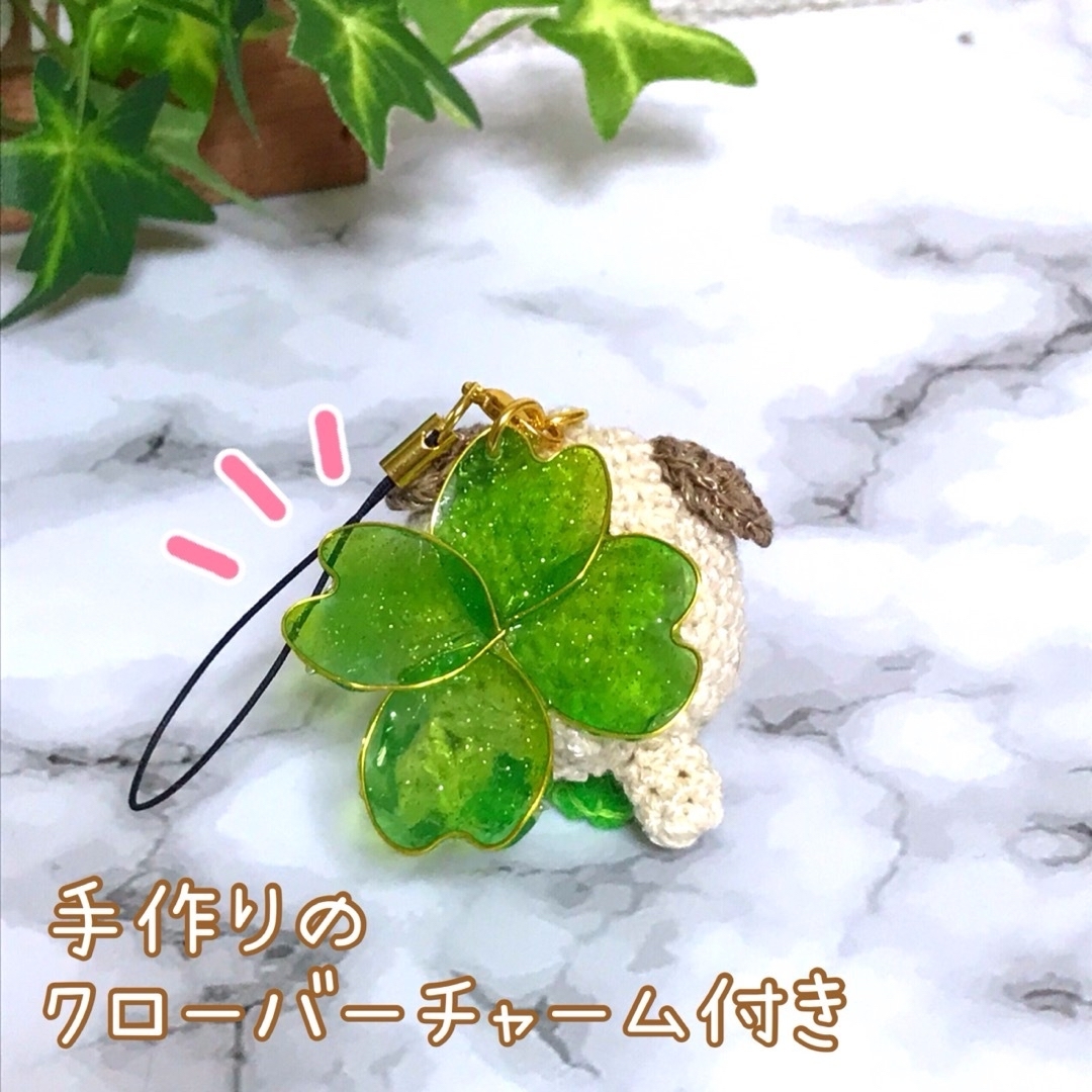福ぱぐ　パグのマスコットストラップ　四つ葉のクローバー　No.006 エンタメ/ホビーのおもちゃ/ぬいぐるみ(ぬいぐるみ)の商品写真