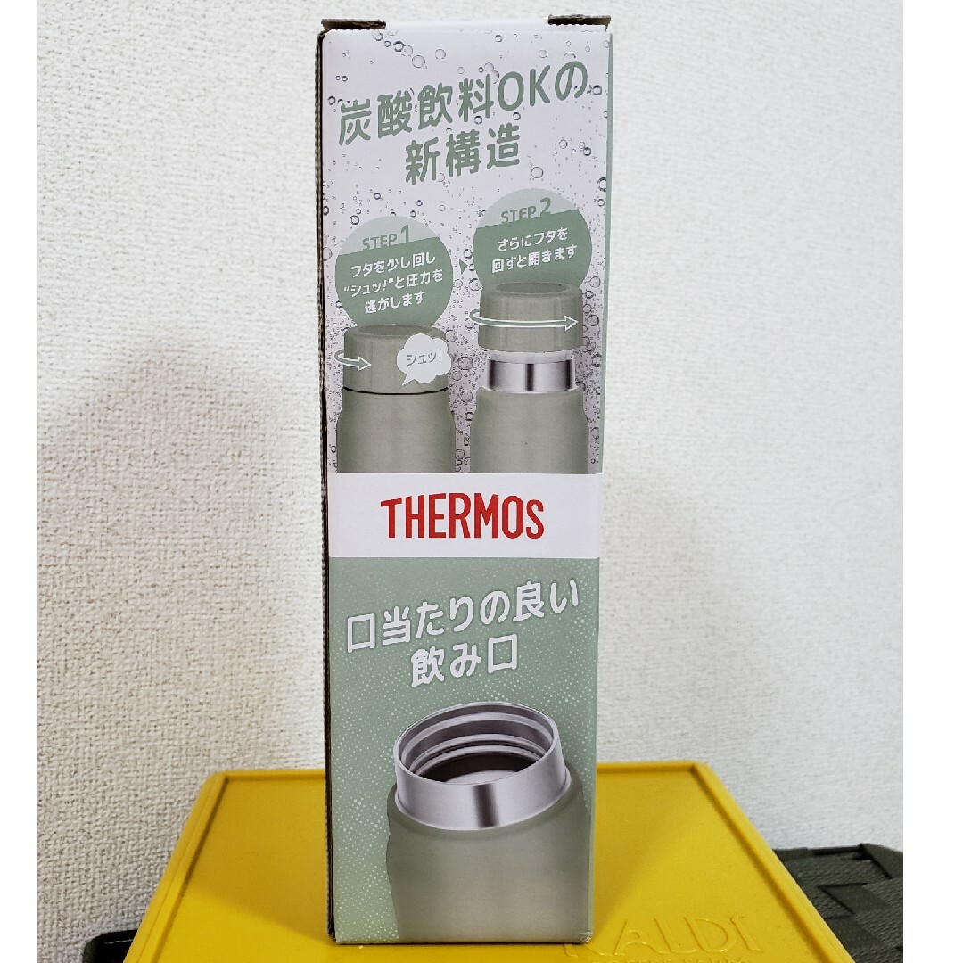 THERMOS(サーモス)のもこ様専用☆THERMOS　水筒　炭酸　0.5L　FJK-500　カーキ インテリア/住まい/日用品のキッチン/食器(弁当用品)の商品写真