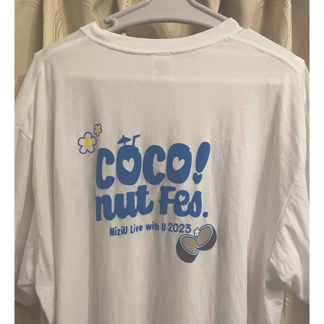 NiziU(ニジュー)のNiziU 　COCONUT Fes ライブTシャツ(XL) エンタメ/ホビーのタレントグッズ(ミュージシャン)の商品写真