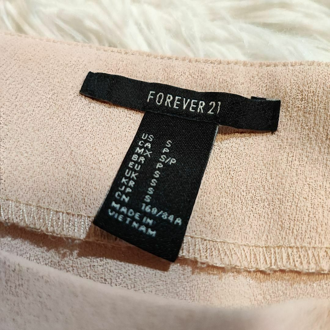 FOREVER 21(フォーエバートゥエンティーワン)のFOREVER 21【S】トップス　半袖　ブラウス　シャツ　ピンクベージュ レディースのトップス(カットソー(半袖/袖なし))の商品写真