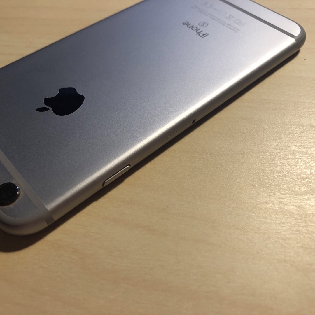 Apple(アップル)のiPhone6S 64GB au版simフリー　画面割れ スマホ/家電/カメラのスマートフォン/携帯電話(スマートフォン本体)の商品写真