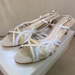 ピッティ(Pitti)の【値下げ】pitti ☆ バックストラップ　サンダル　白　24.5㎝(サンダル)