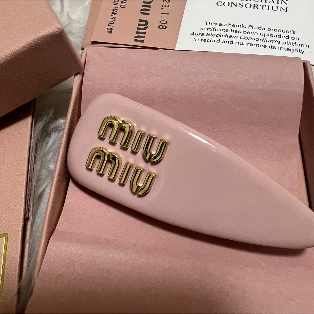 miumiu  パテントレザーヘアクリップ ヘアピン