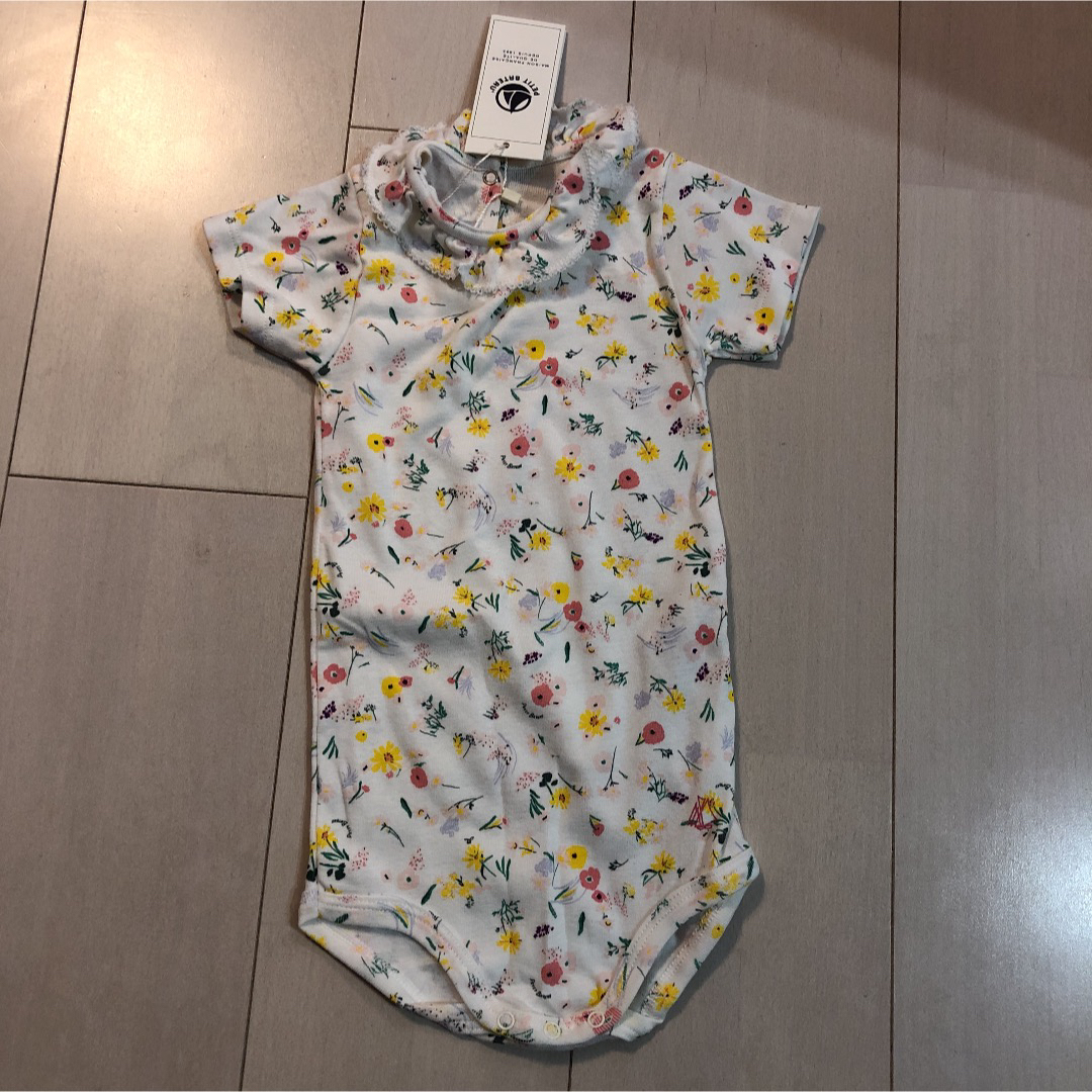 PETIT BATEAU(プチバトー)の新品タグ付★プチバトー　衿付きボディ　ロンパース　花柄　18m/81㎝ キッズ/ベビー/マタニティのベビー服(~85cm)(ロンパース)の商品写真