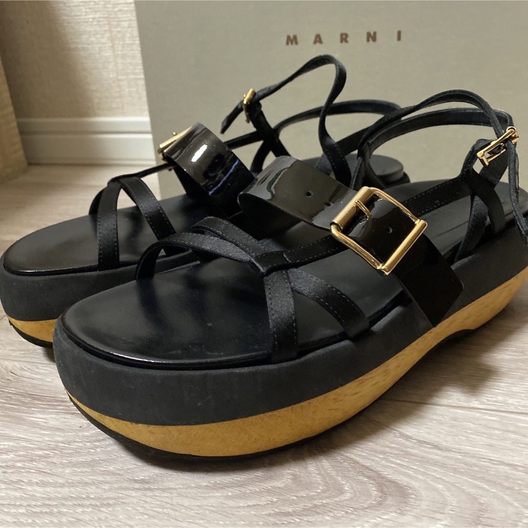 19ss MARNI パテントレザーサンダル