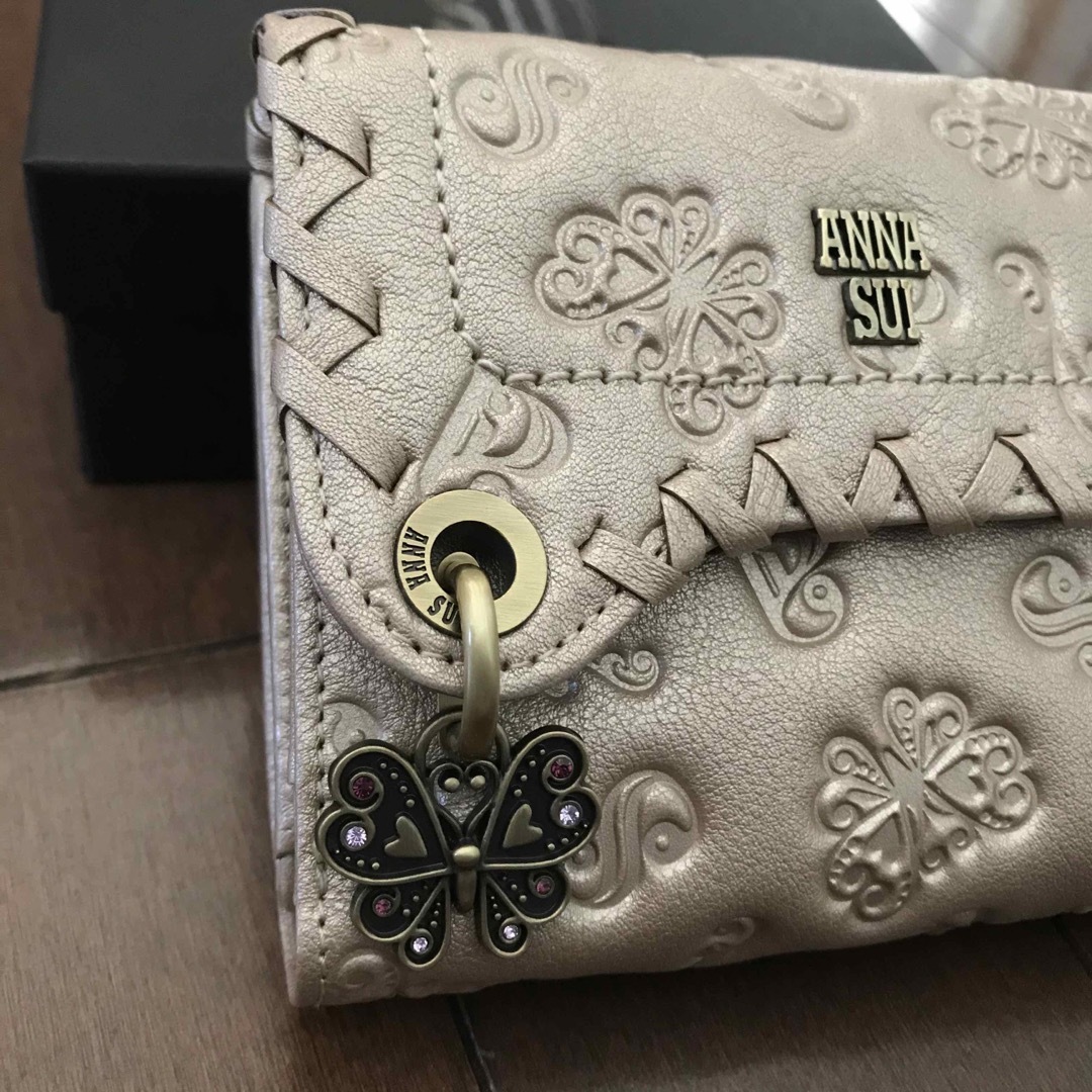 未使用　ANNA SUI  アナスイ　長財布　バタフライチャーム　ピンクベージュ