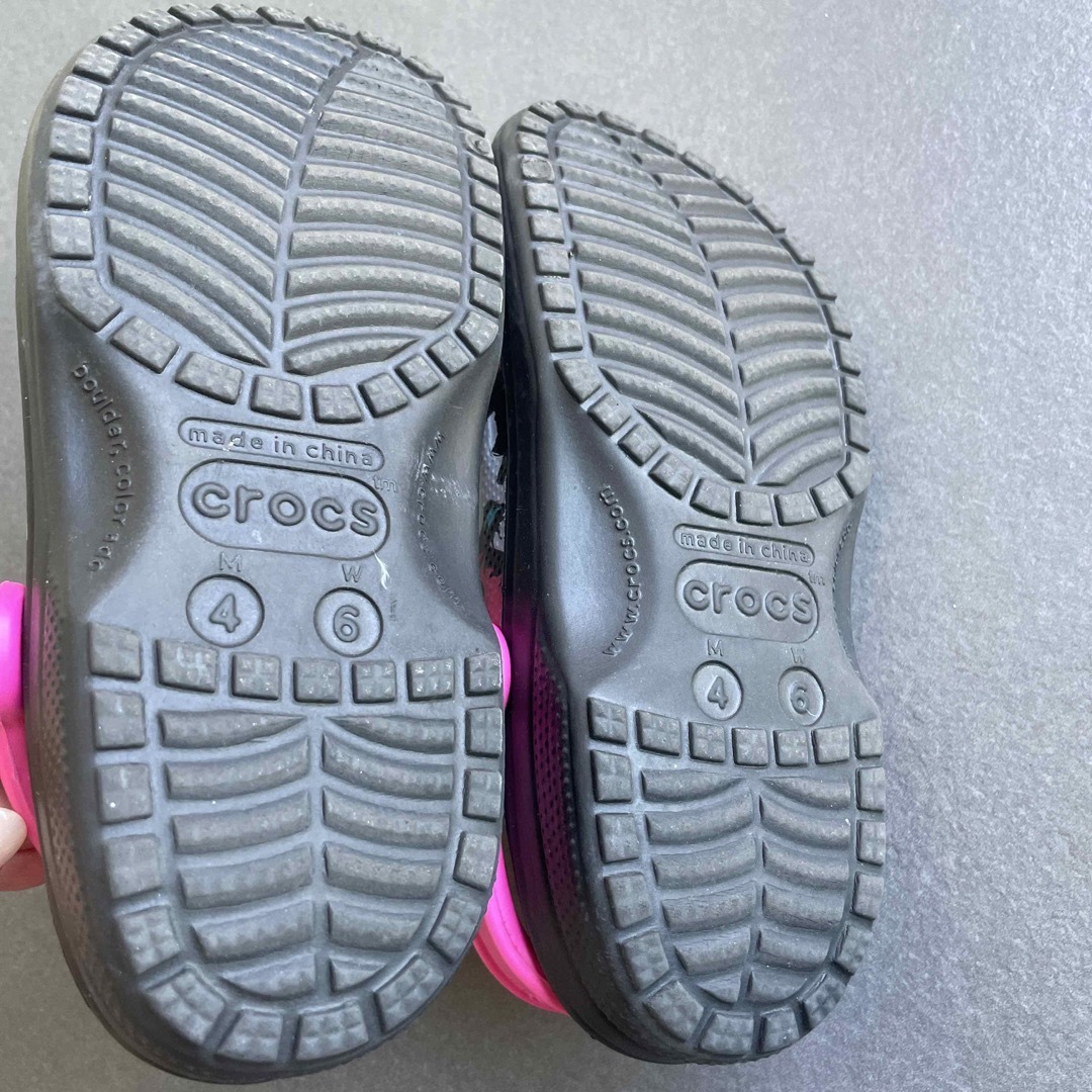 crocs(クロックス)の22cm クロックス　パトリシアフィード　ピンク　ニューヨーク　カラフル レディースの靴/シューズ(サンダル)の商品写真