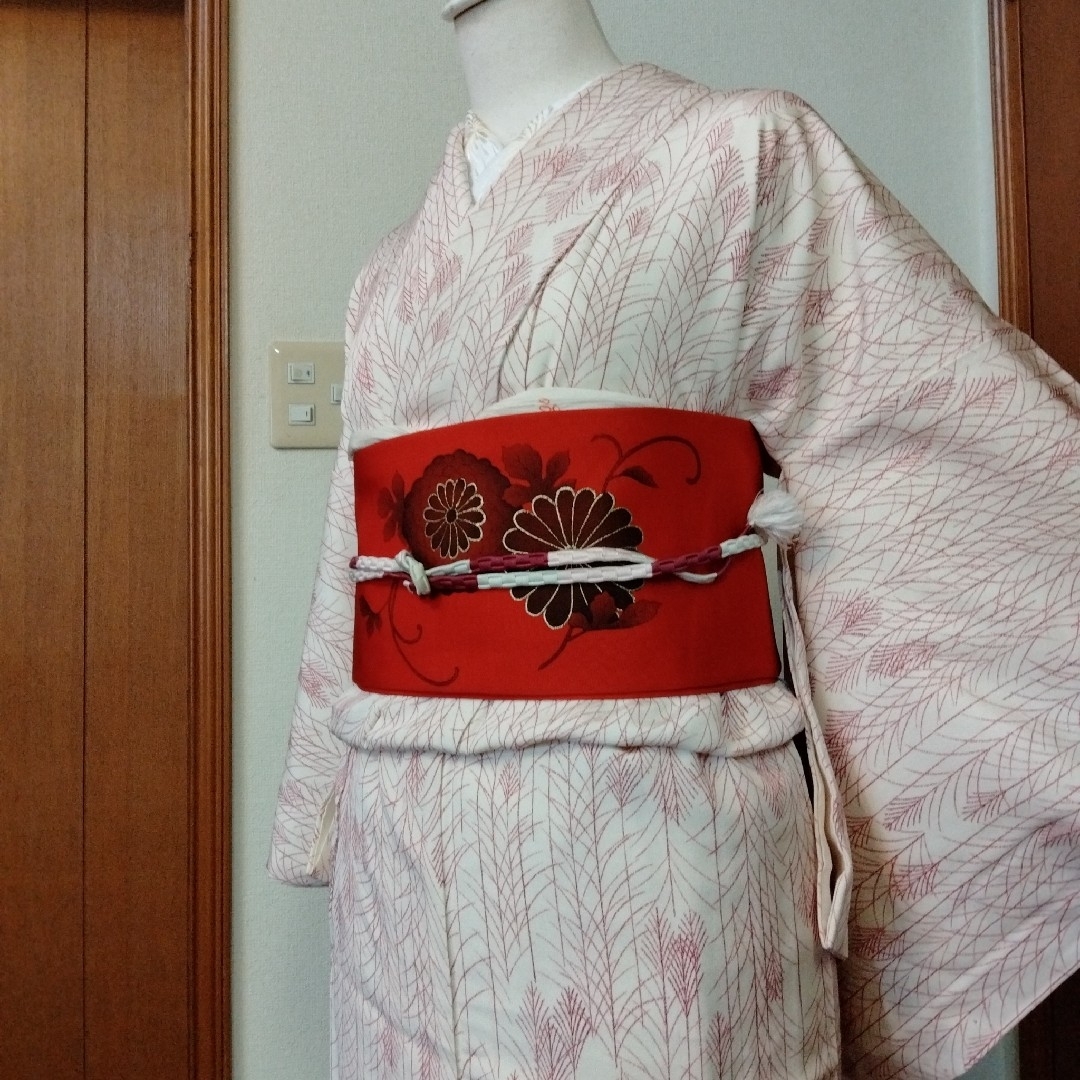 正絹 小紋 袷 白地にローズ 可愛いの通販 by カノン&ハナミズキ shop ...