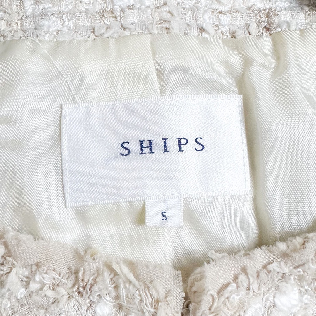 SHIPS(シップス)の美品ꕤ SHIPS シップス ノーカラージャケット ツイード  白系 S レディースのジャケット/アウター(ノーカラージャケット)の商品写真