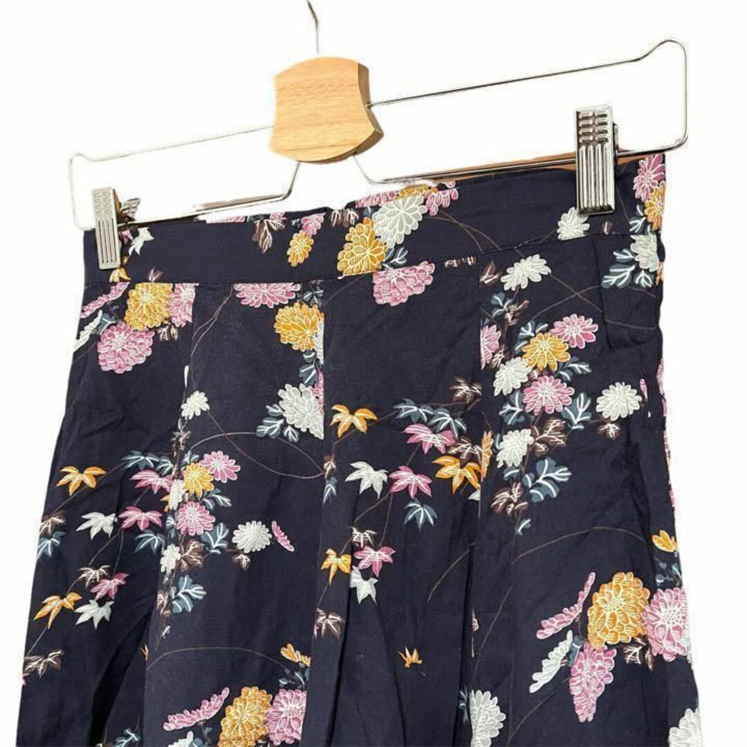 TOPSHOP(トップショップ)のトップショップ レディース【S相当】ミニスカート♡薄手 春夏♡ 花柄♡ネイビー レディースのスカート(ミニスカート)の商品写真