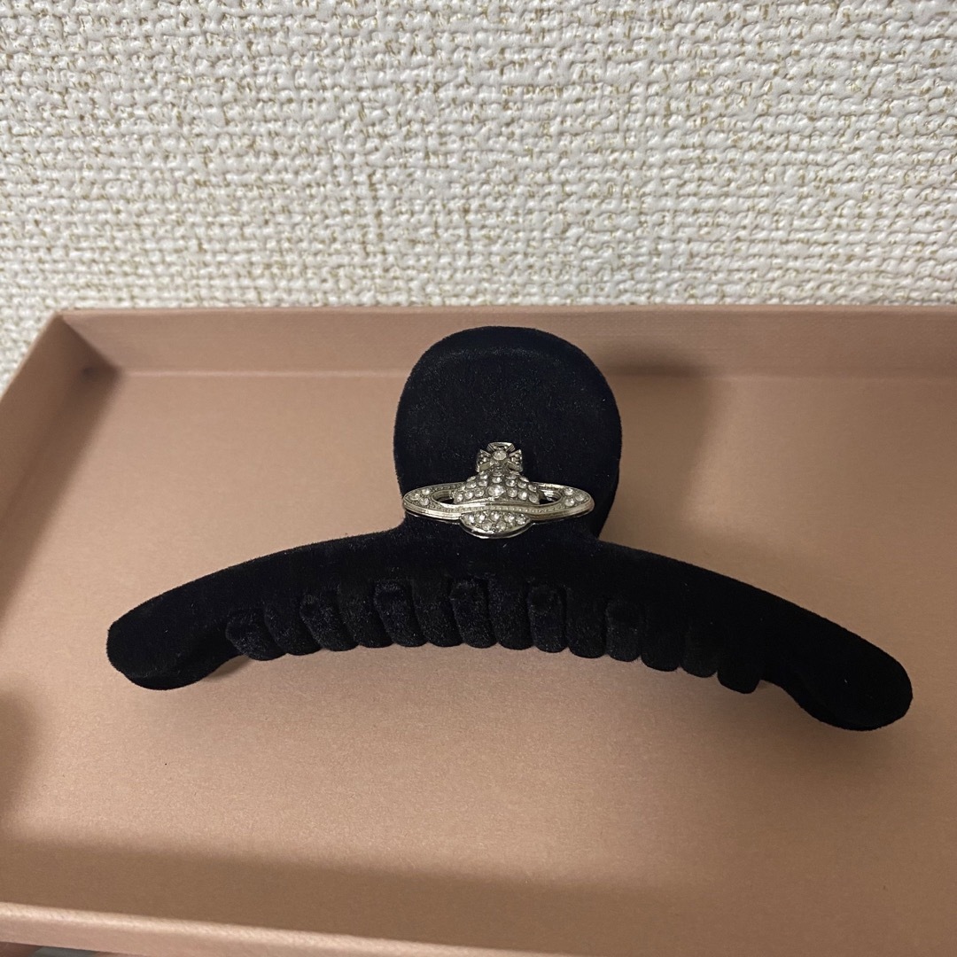 Vivienne Westwood - ヴィヴィアンヘアクリップ ブラックの通販 Vivienne Westwood - ヴィヴィアンヘアクリップ ブラックの通販