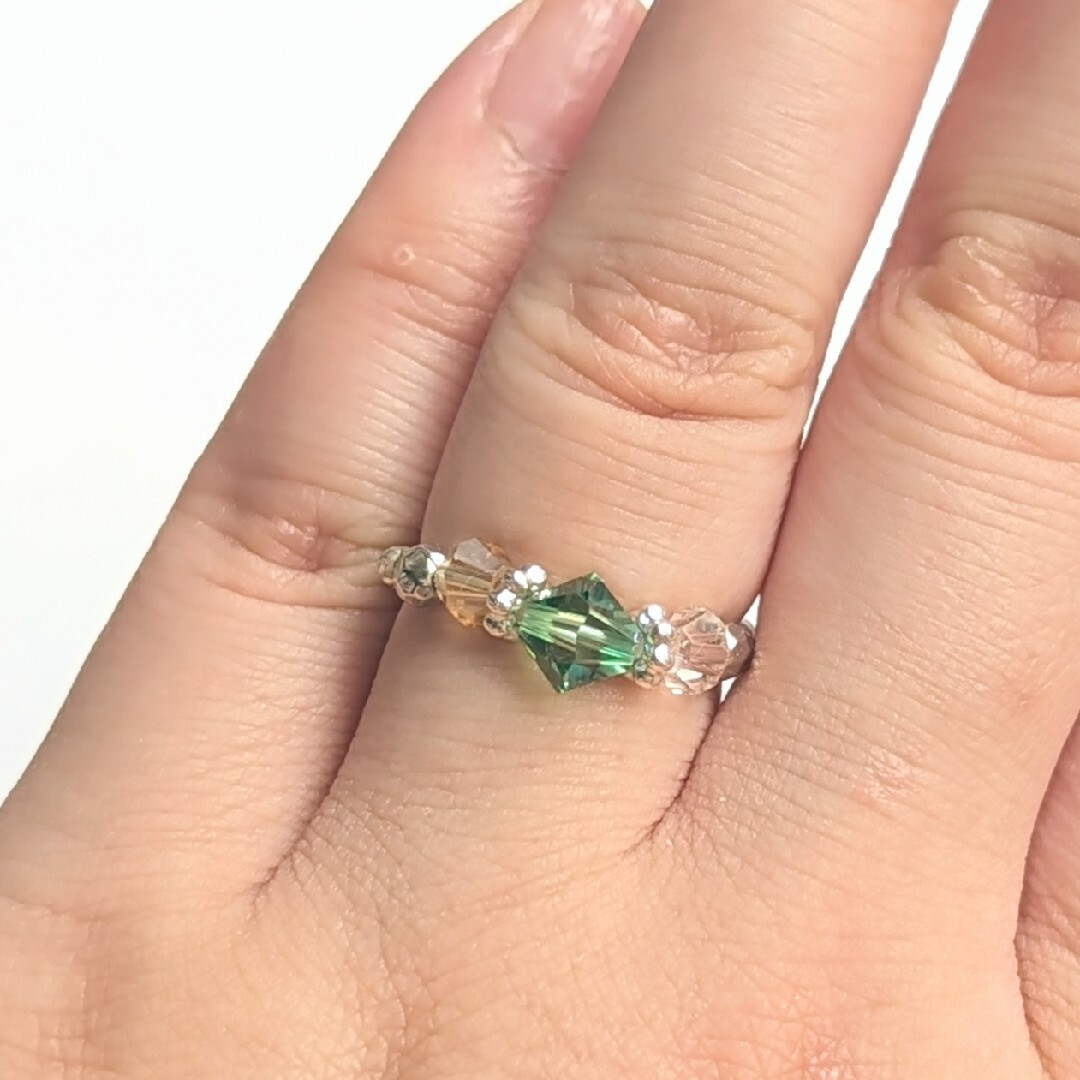 キラキラ輝く翠のリング レディースのアクセサリー(リング(指輪))の商品写真