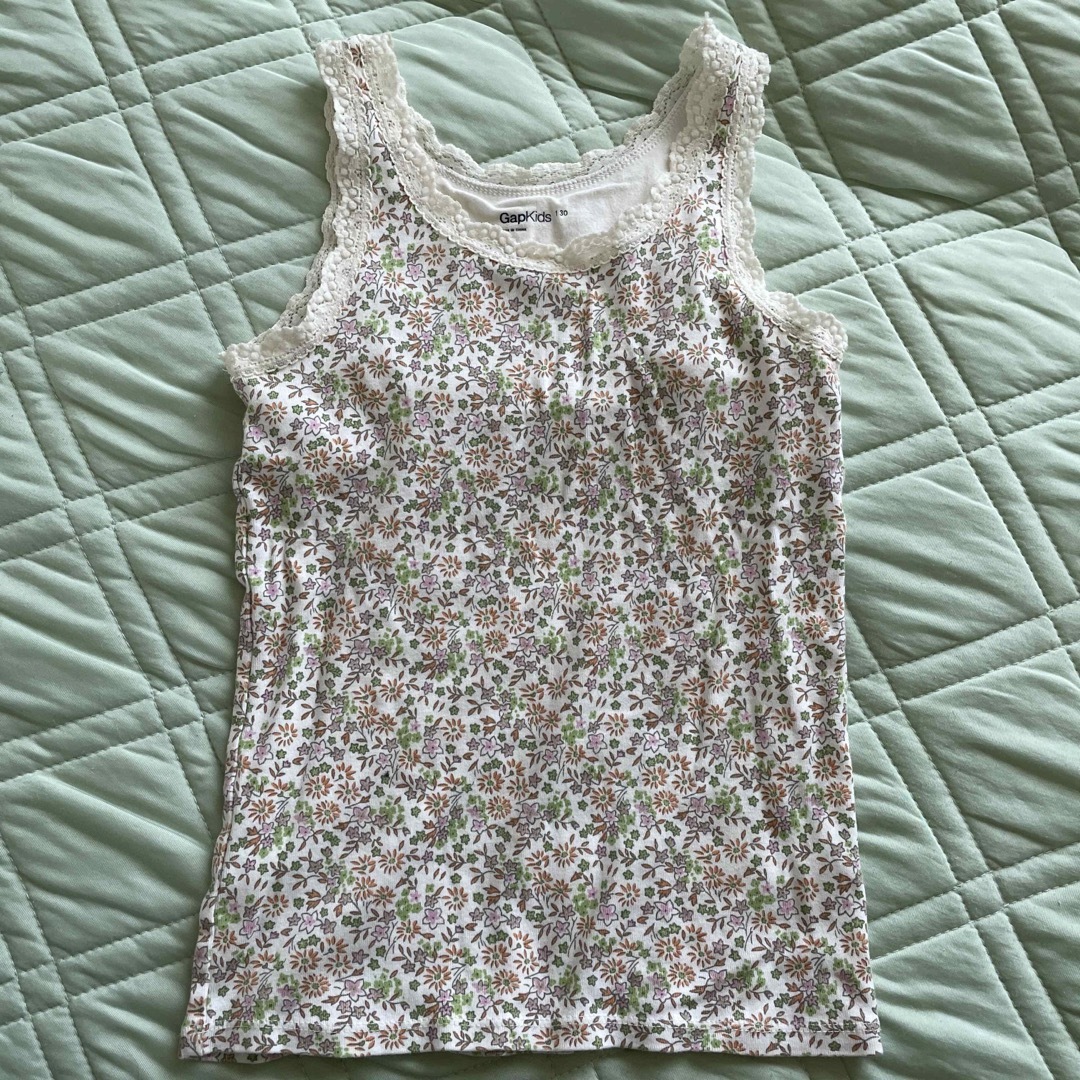 GAP(ギャップ)のgap タンクトップ　130 キッズ/ベビー/マタニティのキッズ服女の子用(90cm~)(Tシャツ/カットソー)の商品写真