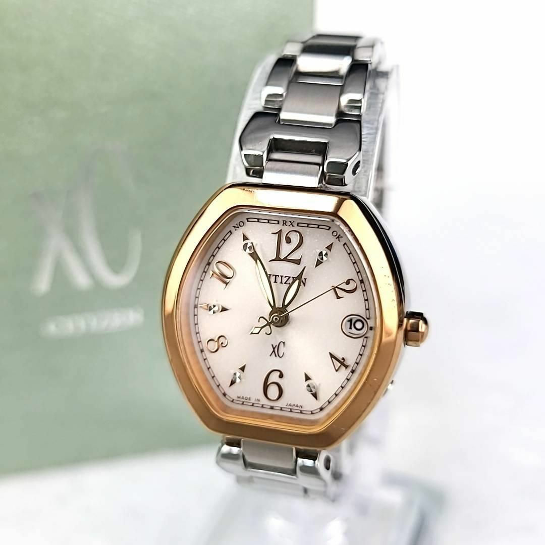 ○【箱付ほぼ新品】CITIZEN クロスシー デイト トノー シルバー文字盤-