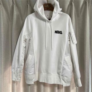 サカイ(sacai)のNIKE × sacai プルオーバー フーディー パーカー 白　Ｌ　極美品(パーカー)