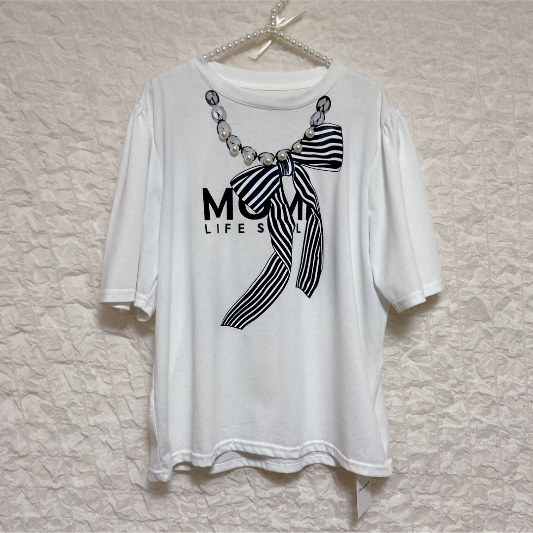 パール付き リボンプリント Tシャツ フェイクプリント パールネック ロゴ T レディースのトップス(Tシャツ(半袖/袖なし))の商品写真