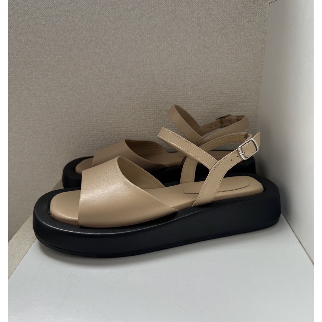 CLANE(クラネ)の【即完品/極美品】EDGE SOLE CURVE SANDALS レディースの靴/シューズ(サンダル)の商品写真