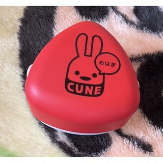 CUNE - CUNE キューン ウサギと赤鬼のイラストがカワイイ アート