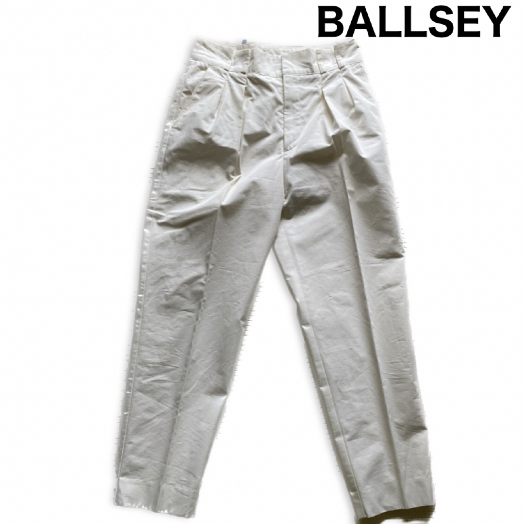 Ballsey - 【ボールジィ】トゥモローランド テーパードパンツ ホワイト