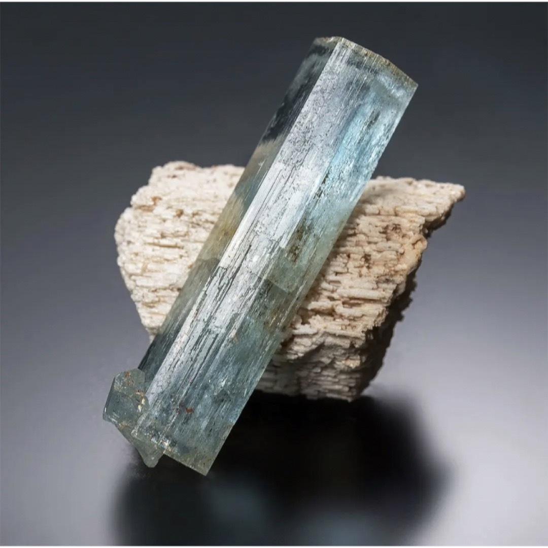 ナミビア エロンゴ アクアマリン B941 天然石 原石 鉱物標本 鉱石 緑柱石
