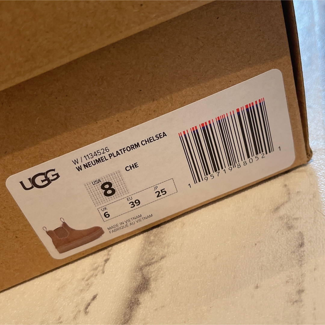 UGG(アグ)の谷まりあ着用 UGG アグ NEUMEL PLATFORM CHELSEA  レディースの靴/シューズ(ブーツ)の商品写真
