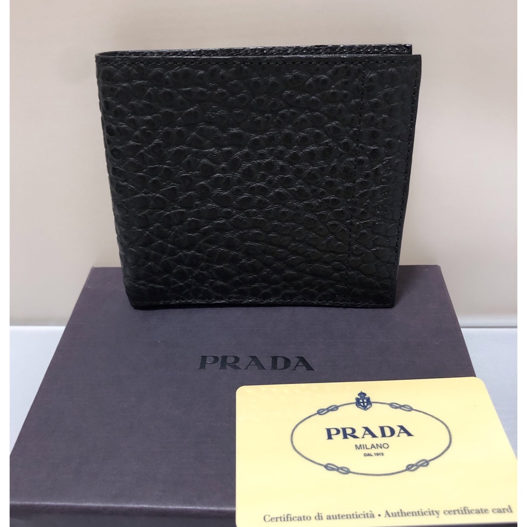 プラダ 二つ折り財布（小銭入れなし）新品未使用♪PRADA