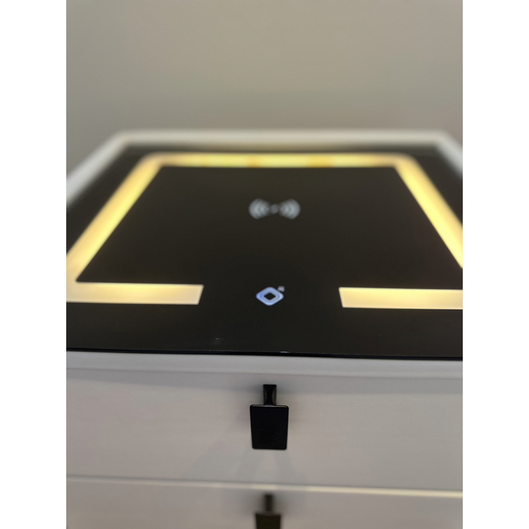 スマートテーブル テーブルに置くだけ充電可❗️収納あり❗️ スマートテーブル テーブルに置くだけ充電可❗️収納あり❗️