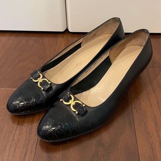 サルヴァトーレフェラガモ(Salvatore Ferragamo)のサルバトーレフェラガモ　パンプスサイズ8（24.5センチ相当）(ハイヒール/パンプス)