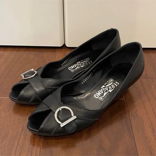 サルヴァトーレフェラガモ(Salvatore Ferragamo)のサルバトーレフェラガモ　オープントゥパンプス　サイズ8  美品(ハイヒール/パンプス)