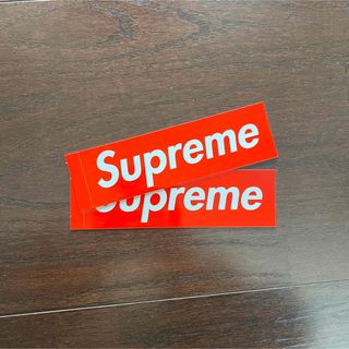 シュプリーム(Supreme)のSUPREME ノベルティ ステッカーセット（2枚）(Tシャツ/カットソー(半袖/袖なし))