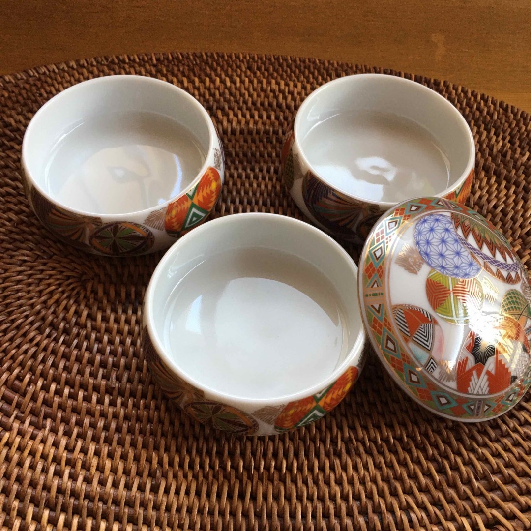 庫山窯:前畑陶器》蓋付きミニ丸三段重(色絵手まり)珍味、小物 庫山窯:前畑陶器》蓋付きミニ丸三段重(色絵手まり)珍味、小物