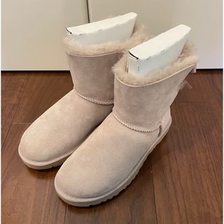 UGG - UGG 定番ブーツ サイズ8 ピンクベージュ 未使用品に近いの通販