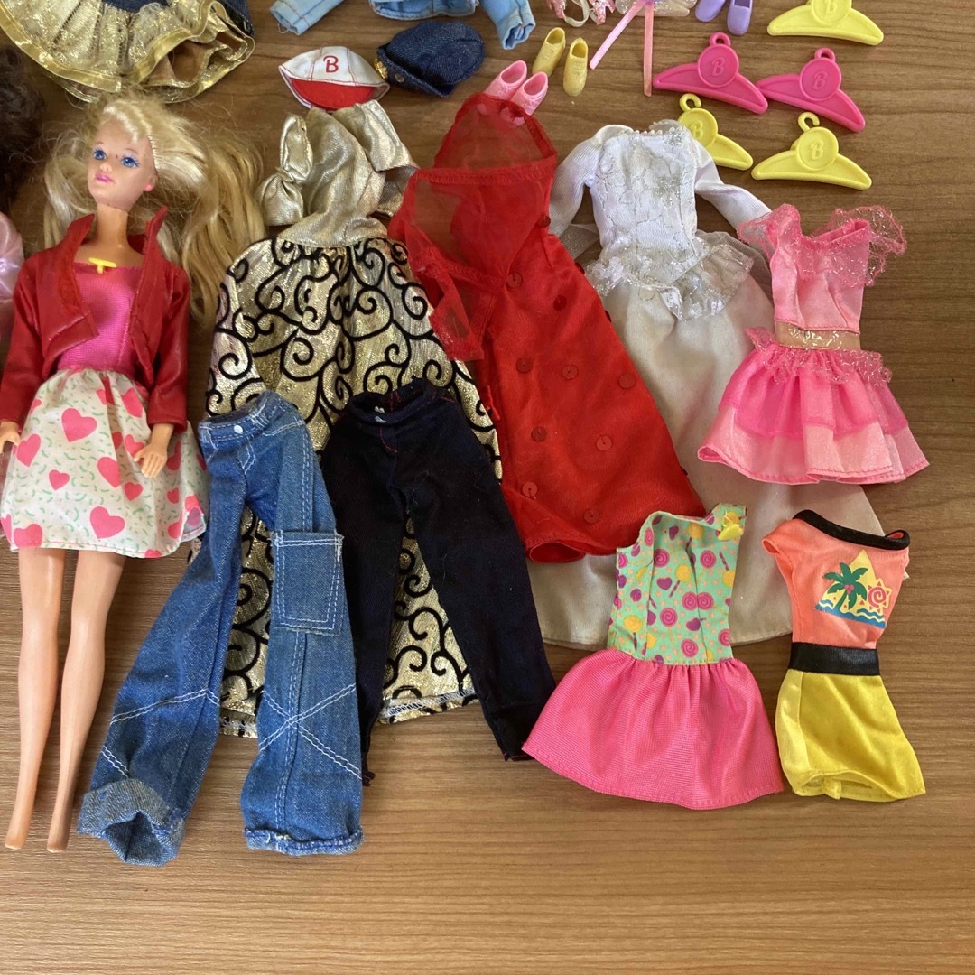 Barbie(バービー)のBarbie  バービー　人形　服　靴　まとめ売り エンタメ/ホビーのおもちゃ/ぬいぐるみ(キャラクターグッズ)の商品写真