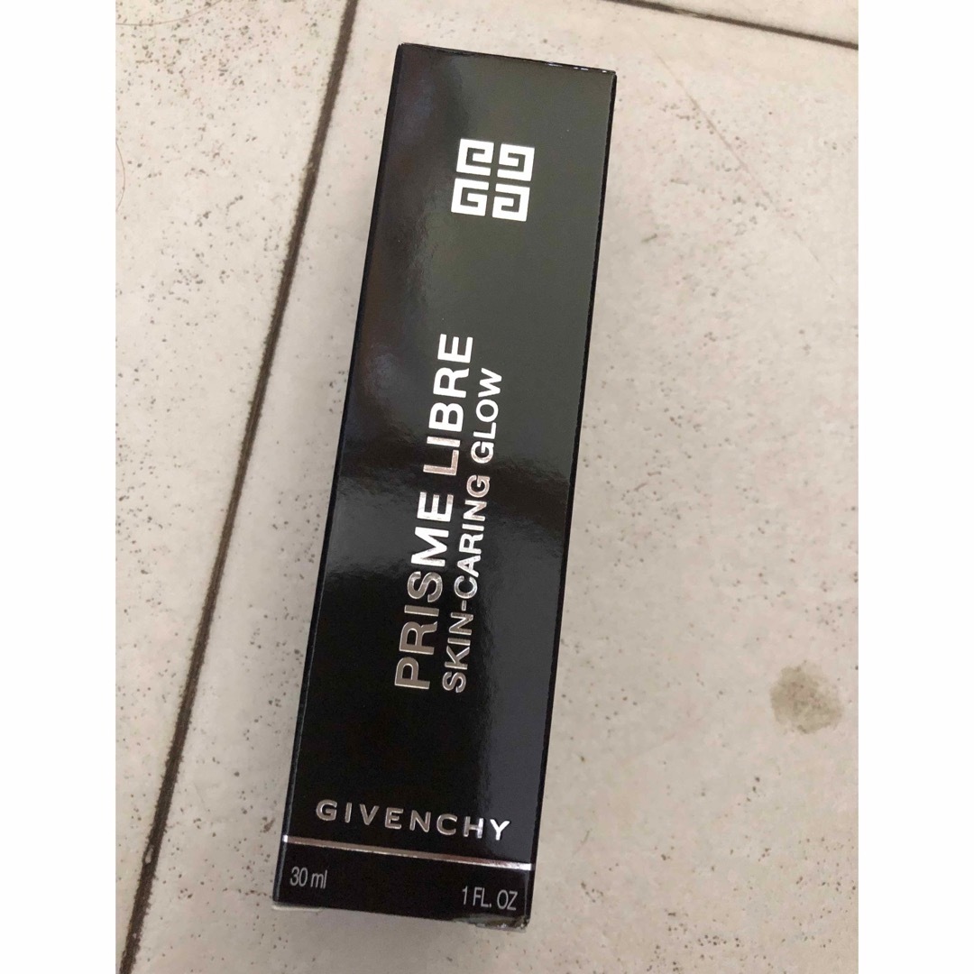 新品す　GIVENCHY プリズムリーブル　スキンケアリンググロウ 1-W105