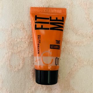 メイベリン(MAYBELLINE)のメイベリン フィットミー フレッシュ ティント 01 フェア ピンク 新品(化粧下地)