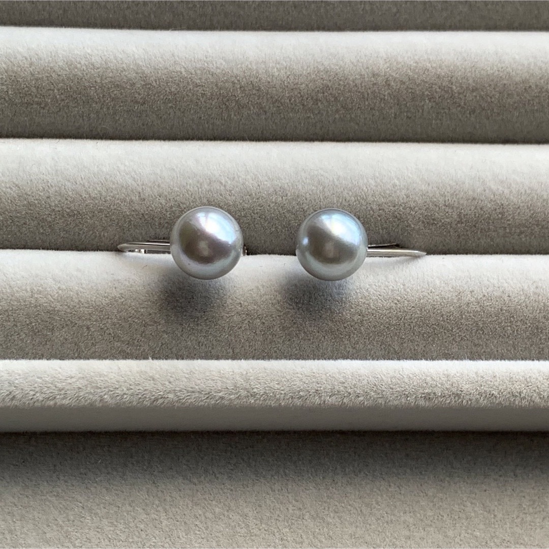 真珠のイヤリング　あこやパールのグレー　WG.K14の刻印です