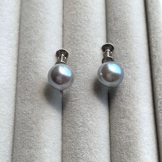 真珠のイヤリング あこやパールのグレー WG.K14の刻印ですの通販 by