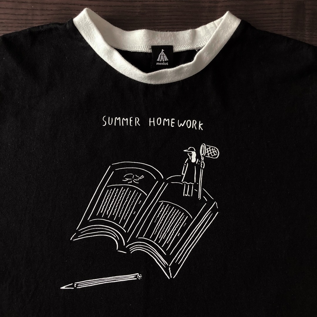 merlot(メルロー)のメルロー SUMMER HOMEWORK Ｔシャツ エンタメ/ホビーのおもちゃ/ぬいぐるみ(キャラクターグッズ)の商品写真